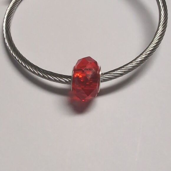 Red Facteded Charm‎ for Pandora Style Bracelet - Picture 1 of 4